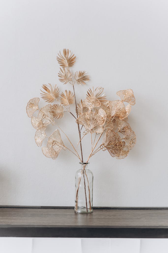 A minimalist dry flower arrangement in a glass vase, adding elegance to a contemporary indoor setting.